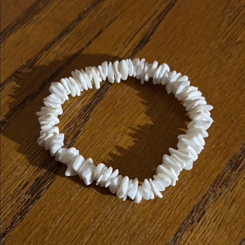 White shell elastic bracelet